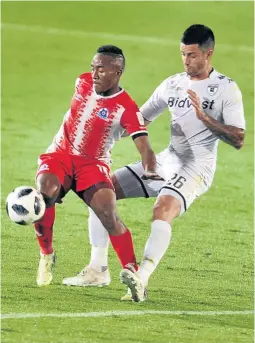  ?? / LEFTY SHIVAMBU/ GALLO IMAGES ?? Lebohang Maboe of Maritzburg United fights for the ball with Keegan Ritchie of Wits during their PSL match on Tuesday.