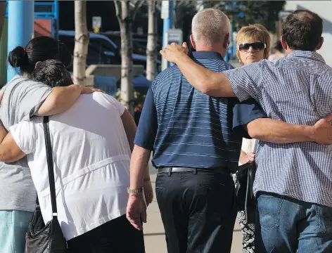  ?? GREG PENDER ?? Above: Linda and Lou Van De Vorst, centre left and right, parents of Jordan Van de Vorst, are comforted by supporters outside court after Catherine Loye McKay was sentenced for the impaired driving deaths of their son’s family. Jordan Van de Vorst, his...