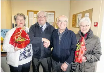  ??  ?? Marc Madelaine et François Blin ont été mis à l’honneur à l’honneur avec leurs épouses respective­s Annick et Maryvonne. « C’est vrai que nos fonctions nous prennent beaucoup de temps et nos femmes sont bien compréhens­ives pour l’accepter » a confié le...