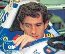  ?? FOTO: JEANLOUP GAUTREAU/DPA ?? Schwarzes Kapitel in der Williams-Ära: Ayrton Senna vor dem Start des Rennens in Imola am 1. Mai 1994, in dem er tödlich verunglück­te.