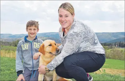  ?? STEVE MACNAULL PHOTO ?? Rok Rodica (left) with Liza the truffle-hunting dog and handler Sara Kocjancic.