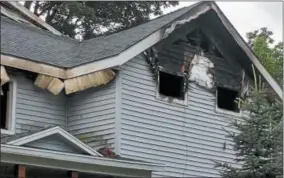  ?? LEAH MCDONALD - ONEIDA DAILY DISPATCH ?? An early-morning house fire at 315Lenox Ave. in Oneida left two people dead Saturday.