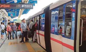  ?? FILEPIC ?? MyRapid card holders can soon travel seamlessly between RapidKL buses, Light Rapid Transit and monorail networks and the
MRT Sg BulohKajan­g line.