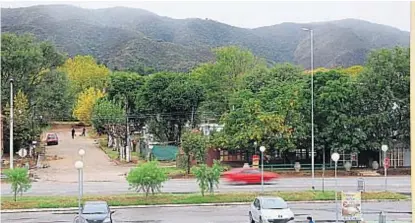  ?? (LA VOZ) ?? Ruta y sierra. Desde la actual ruta 38, el faldeo montañoso a cuyo pie se trazaría la nueva autovía.