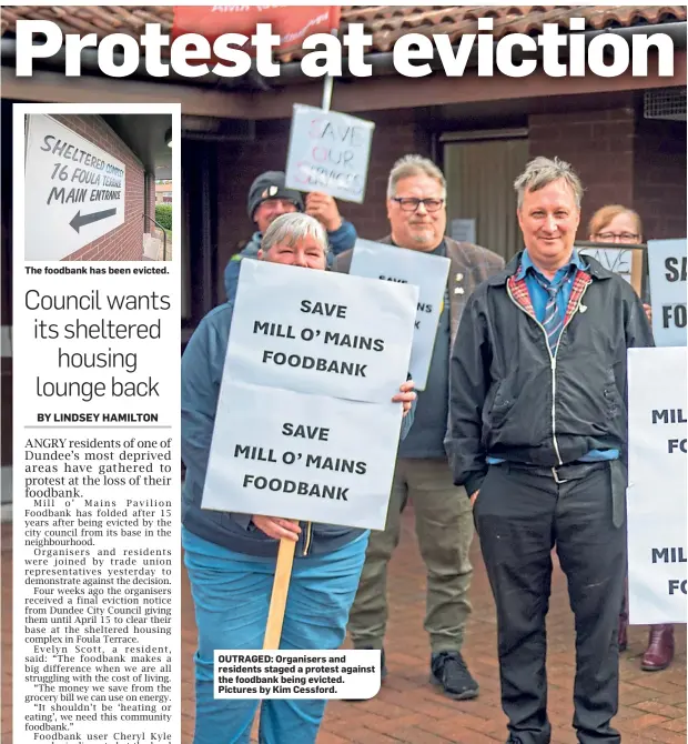  ?? ?? OUTRAGED: Organisers and residents staged a protest against the foodbank being evicted. Pictures by Kim Cessford.