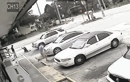  ?? Pinellas County (Fla.) Sheriff's Office ?? This surveillan­ce video image shows Markeis McGlockton (far left) being shot by Michael Drejka in a Florida store parking lot.