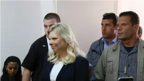  ?? (Reuters) ?? SARA NETANYAHU arrives at an earlier court hearing in the fraud trial against her in Jerusalem in October.