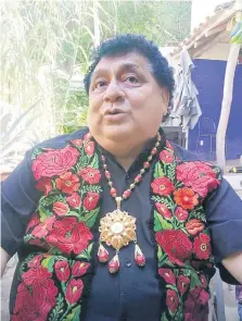  ??  ?? Óscar Cazorla López nació el 24 de julio de 1950 en Juchitán en el seno de una familia de comerciant­es, actividad que él siguió en su juventud.