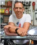  ??  ?? Yves Heitz aime la moto, l’art contempora­in et le design. il a rassemblé ses trois passions dans sa Yamaha XS 650.