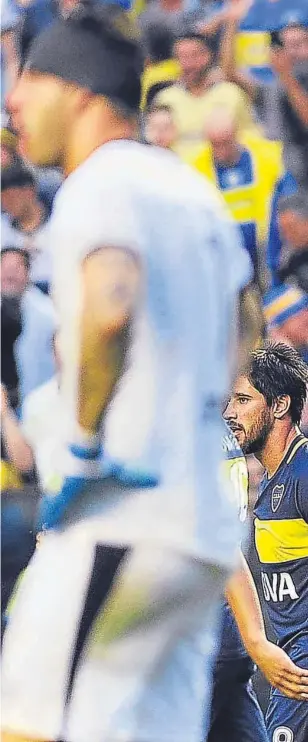  ??  ?? Carlos Tevez. En el que podría haber sido su último partido en Boca, adonde volvió e