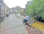  ?? SATYABRATA TRIPATHY/HT ?? A wall collapse was reported in Mira Road.