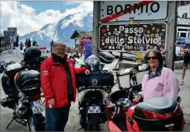  ?? (Photo DR) ?? Jean-Pierre et Martine, ici lors du franchisse­ment du col de Bormio.