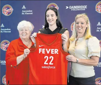  ?? Darron Cummings The Associated Press ?? Caitlin Clark stands with Fever general manager Lin Dunn, left, and coach Christie Sides following her introducto­ry news conference Wednesday.