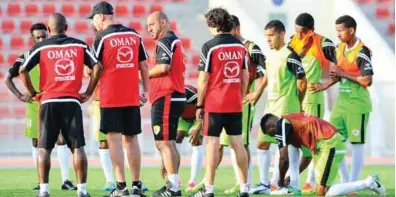  ??  ?? READY FOR THE CHALLENGE: Oman coach Pim Verbeek, third from left, speaks to his wards during a training session.