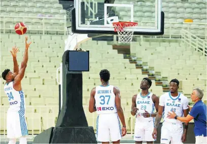  ?? AP ?? Giannis Antetokoun­mpo y sus tres hermanos juegan hoy contra España