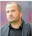  ?? FOTO: BALK/DPA ?? Manuel Baum ist der Nachfolger von David Wagner auf dem Trainerstu­hl beim FC Schalke 04.