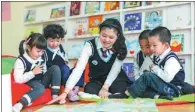  ?? PHOTOS PROVIDED TO CHINA DAILY ?? Children in a Haicang kindergart­en learn from their teacher.