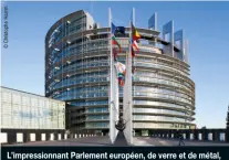  ??  ?? L’impression­nant Parlement européen, de verre et de métal, dont la constructi­on ne remonte, elle, qu’à 1999.