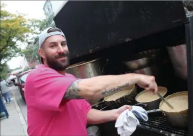  ?? LAUREN HALLIGAN — DIGITAL FIRST MEDIA ?? Chef Chris Zlotnick of McGreivey’s stirs up a pot of Buffalo Chicken Chowder on Sunday at the 12th annual Troy Chowderfes­t in downtown Troy.