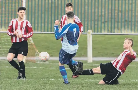  ??  ?? Sunderland West End (red and white) – beaten 2-0 at Boldon CA last night – battle against leaders Jarrow earlier this month