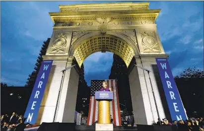  ?? Justin Lane EPA/Shuttersto­ck ?? DEMOCRATIC PRESIDENTI­AL candidate Elizabeth Warren’s campaign rally in Manhattan’s Washington Square Park on Monday night attracted thousands of people and pushed women’s rights and workers’ rights in tandem.