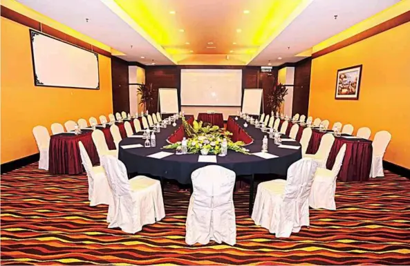  ??  ?? The Rajah Brooke Ballroom and the meeting rooms are ideal for 12 to 800 persons for meetings, seminars, workshops, wedding banquet and corporate dinners.