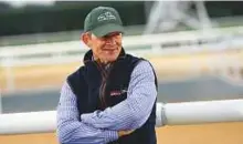  ?? Virendra Saklani/Gulf News ?? Erwan Charpy watching Furia Cruzada going through the paces during morning trackwork at Meydan.