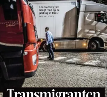  ?? FOTO KRIS HOSSEY ?? Een transmigra­nt hangt rond op de parking in Ranst.