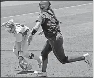  ?? AP/The Oklahoman/Steve Sisney ?? Arkansas’ A.J. Belans tags out Oklahoma’s Hannah Sparks between second and third during Saturday’s NCAA softball super regional in Norman, Okla. The Sooners won 9-0 to sweep the Razorbacks and advance to the Women’s College World Series for the 12th...