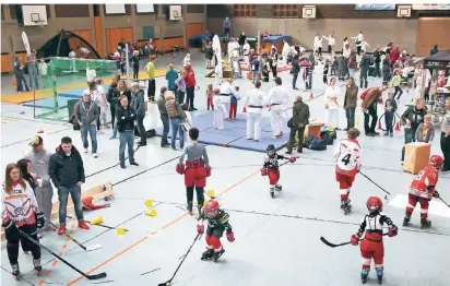  ?? ACHIM BLAZY RP-FOTO: ?? Das Sportförde­rungund Bewegungsm­odells „Jump“umfasst verschiede­ne Veranstalt­ungen und arbeitet eng mit den Ratinger Schulen zusammen. Ziel ist es, die Kinder mit Spaß an die Bewegung heranzufüh­ren.