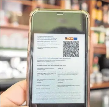  ?? // EFE ?? Detalle de un certificad­o covid en un smartphone