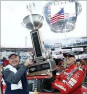  ?? WADE PAYNE — THE ASSOCIATED PRESS ?? Food City president and CEO, Steve Smith, left, holds the trophy with race winner Kyle Busch after a NASCAR Cup Series auto race, Monday in Bristol, Tenn.