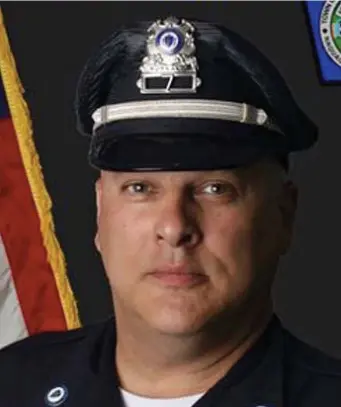  ?? CouRteSy RutlanD police DepaRtMent ?? COVID CASUALTY: Rutland Police Detective John D. Songy, 48, of Leicester died early Friday after a lengthy battle with the coronaviru­s.