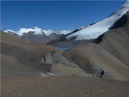  ??  ?? Amotsang Pass (5700m)