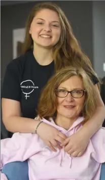  ?? CATHIE COWARD, THE HAMILTON SPECTATOR ?? Diane Samchuk and her daughter, Renee Common, are celebratin­g Mother’s Day by walking from Dundas to Stoney Creek. They’re getting matching tattoos before setting out Sunday.