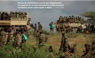  ??  ?? Forces de L'AMISOM peu avant leur déploiemen­t. La capacité de l'armée somalienne à effectivem­ent combattre seule reste sujette à débat. (© AMISOM)