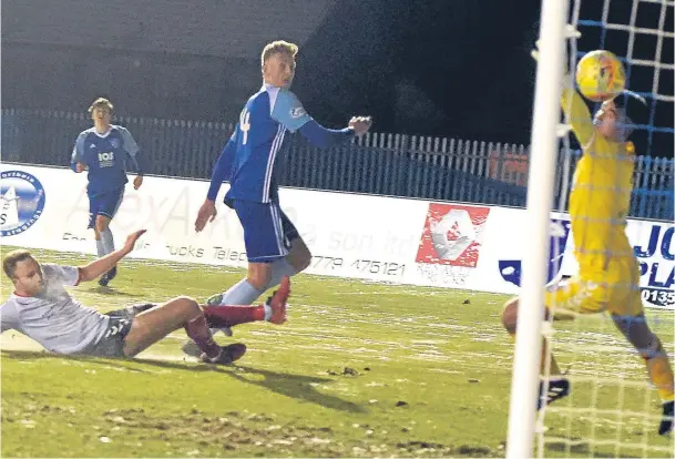  ?? Photograph­s by Jim Irvine ?? FIRST BLOOD: Russell McLean beats Clyde goalkeeper Kyle Gourlay to make it 1-0 for Peterhead at Balmoor last night.