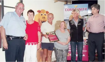  ??  ?? Vietnam Veterans of Australia – Eastern Group representa­tives (from left) Allan Small, Joyce Small, Adam Gul and Penny Gul accept a grant from Drouin and District Community Bank director Sean Walsh and representa­tive Bruce Sorrell at the recent quarterly grant presentati­on.