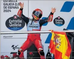  ?? ?? Marc Márquez celebra el segundo puesto en el podio de Jerez.