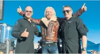  ?? JOHN ANTCZAK THE ASSOCIATED PRESS ?? Richard Branson, centre, celebrates with pilots Rick Sturckow, left, and Mark Stucky after their ship rose 80 kilometres.