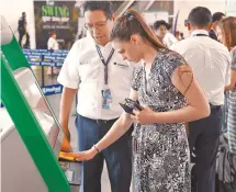  ?? fotos: archivo ?? aéreas de la CDMX, Cancún y Los Cabos cuentan con quioscos de internació­n automatiza­da.