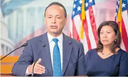  ?? Efe ?? LÍDER. El excongresi­sta demócrata Luis Gutiérrez y Norma Torres.