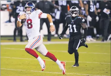  ?? CHRIS SZAGOLA — THE ASSOCIATED PRESS ?? The Giants’ Daniel Jones carries during the second half against the Eagles on Oct. 22in Philadelph­ia.