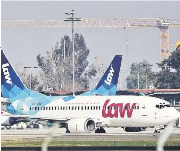  ??  ?? ► Avión de la aerolínea Latin American Wings (LAW).