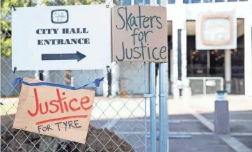  ?? CHRIS DAY/
THE MEMPHIS COMMERCIAL APPEAL ?? Signs in support of Tyre Nichols are seen in front of Memphis City Hall while Tyre Nichols’ family reviews footage inside of the traffic stop that resulted in Nichols being taken to the hospital in critical condition in Memphis on Jan. 23. Nichols was a skater and members of the Memphis skateboard­ing community came out to support his family.