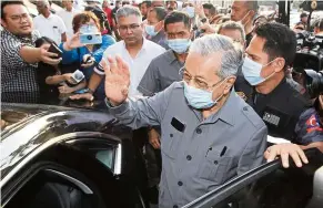  ??  ?? In opposition: dr Mahathir (left) and Anwar leaving PKR headquater­s after the June 9 meeting. — LOW BOOn TAT/FAIHAn GHAnI/The Star