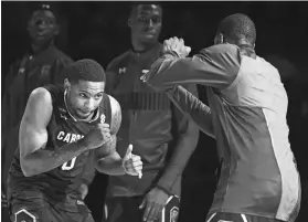  ?? ROBERT DEUTSCH, USA TODAY SPORTS ?? Sindarius Thornwell, left, is averaging 25.8 points and 7.5 rebounds for South Carolina.