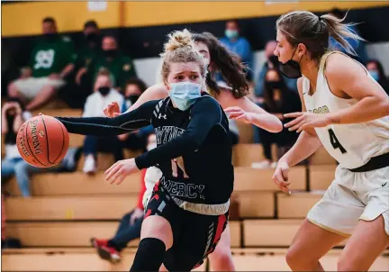  ?? JAMES BEAVER/FOR MEDIANEWS GROUP ?? Gwynedd Mercy’s Kaylie Griffin (11) dribbles her way into the key against Wood in a PIAA 4A quarterfin­al Saturday afternoon at Archbishop Wood High School.