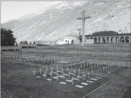  ??  ?? Varrezat greke në Shqipëri