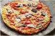  ?? Foto: Fotolia ?? Ein Pizzastein und ein Trick beim Backen machen die Pizza knusprig.